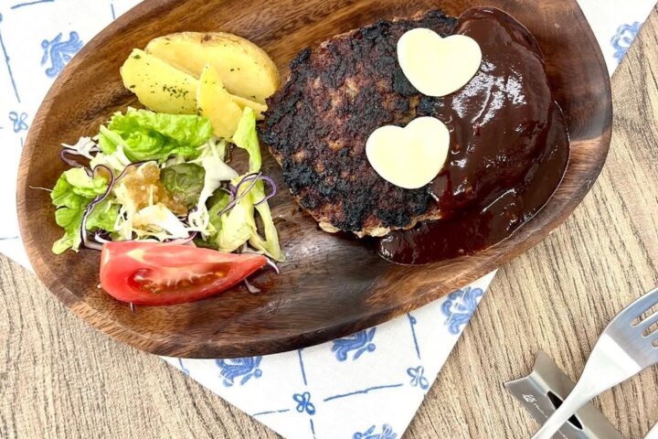 写真：うま味！肉汁たっぷりハンバーグ