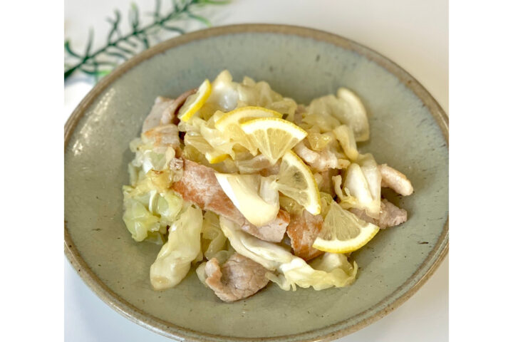 写真：豚肉とキャベツの塩レモン風炒め